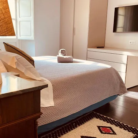 Savoia Luxury La Marina קליארי